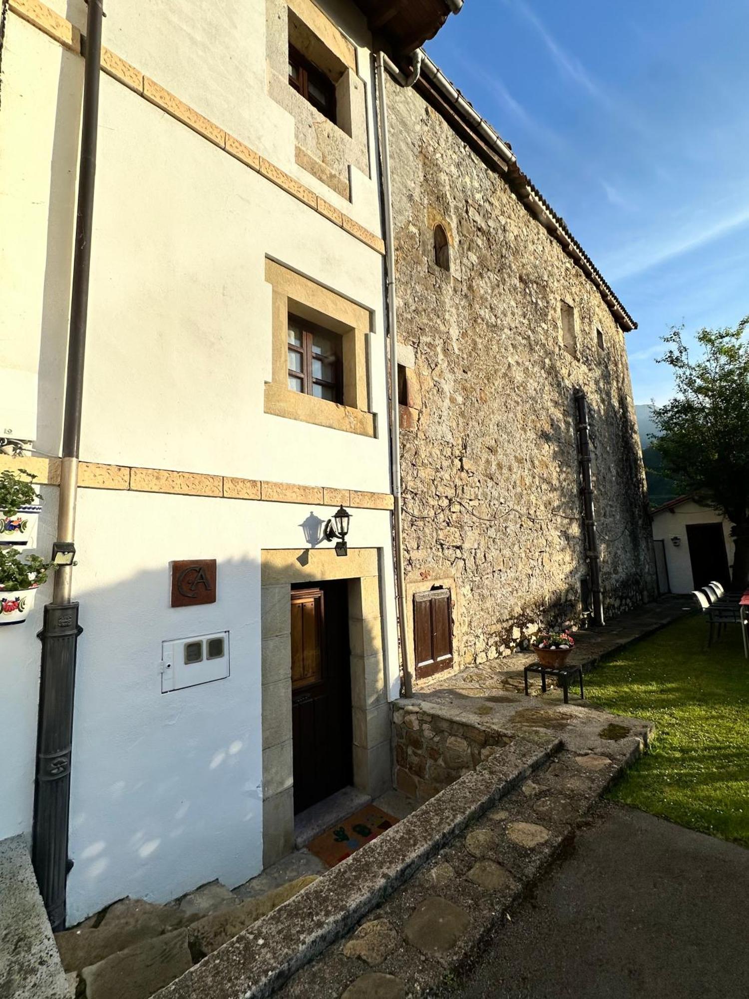 Casa Rural El Torrejon Arenas De Cabrales Exterior photo